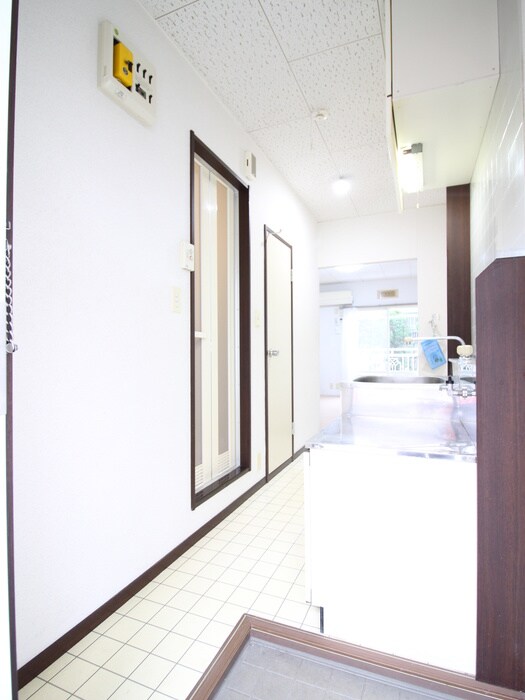 物件内観写真10　(玄関)