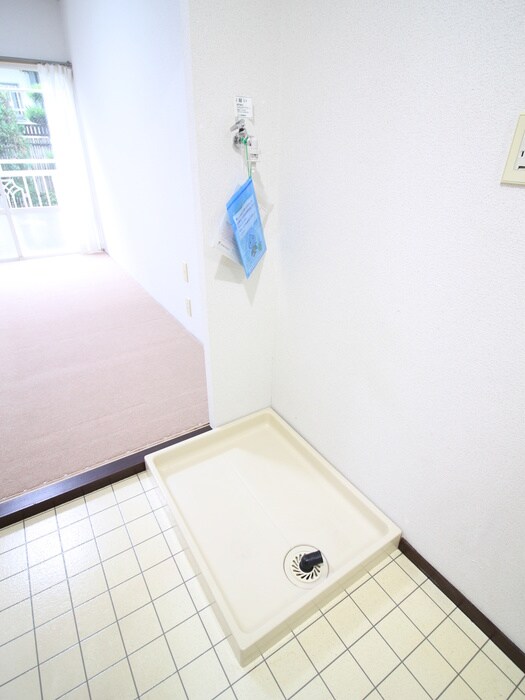 物件内観写真14　(洗濯機置場)