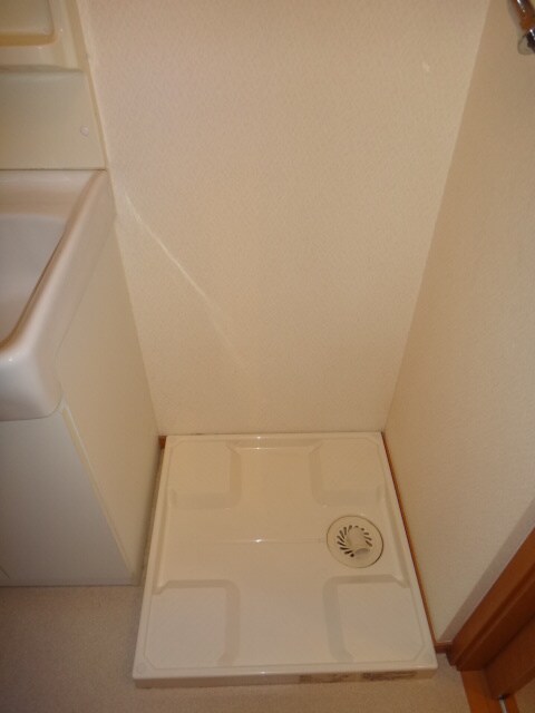 物件内観写真12　(洗濯機置場)