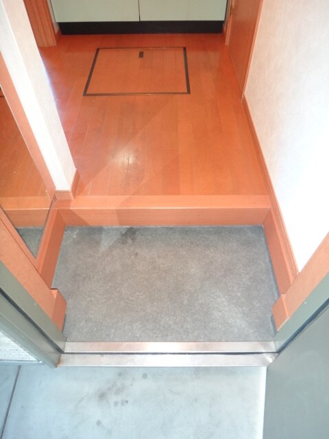 物件内観写真16　(玄関)