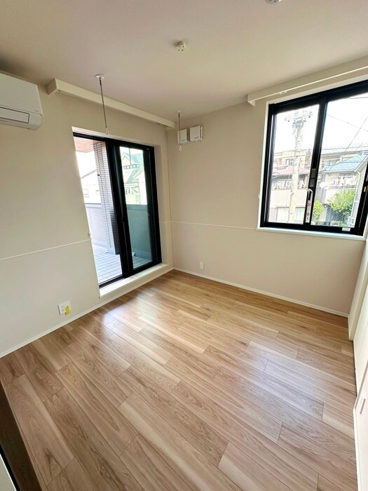 物件内観写真6　(室内からの展望)