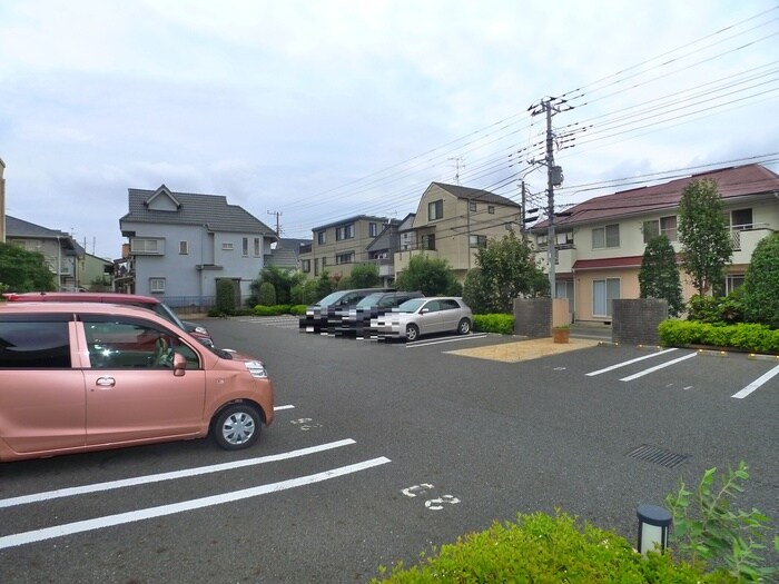 物件外観写真4　(駐車場)