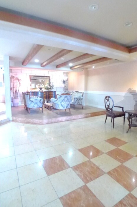 物件外観写真5　(エントランス部分)