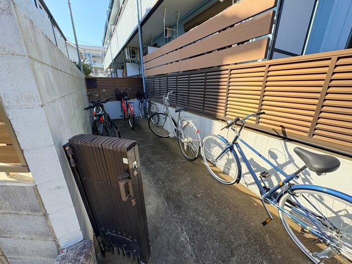 物件外観写真5　(駐輪場)