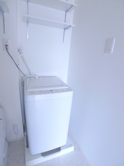 物件内観写真14　(洗濯機置場)