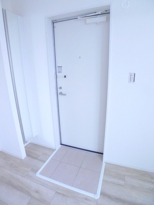 物件内観写真16　(玄関)