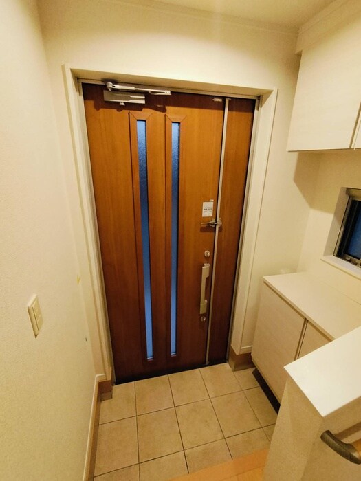 美大通貸家の玄関