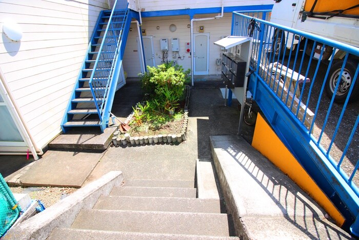 物件外観写真2　(エントランス部分)