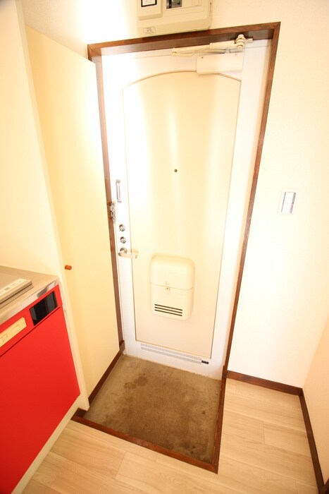 物件内観写真12　(玄関)