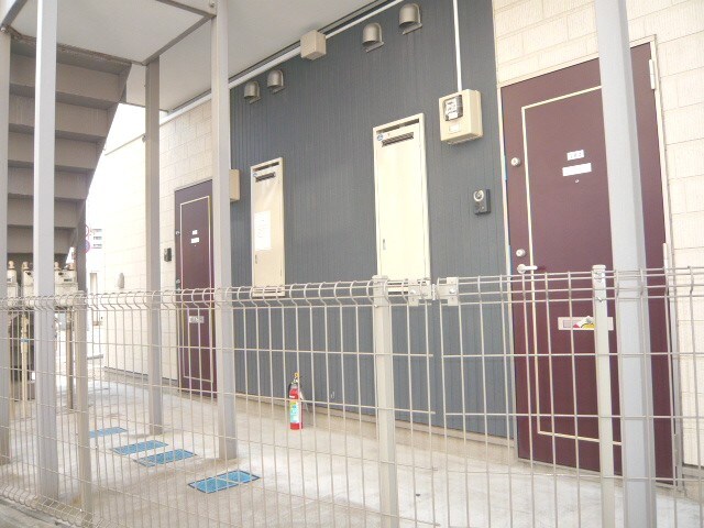 物件外観写真3　(エントランス部分)