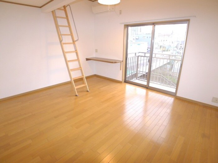 物件内観写真8　(室内からの展望)