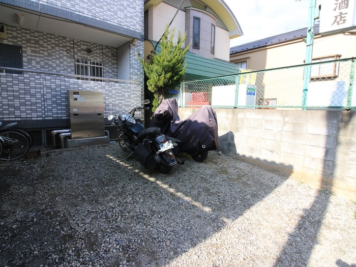 物件外観写真4　(駐車場)