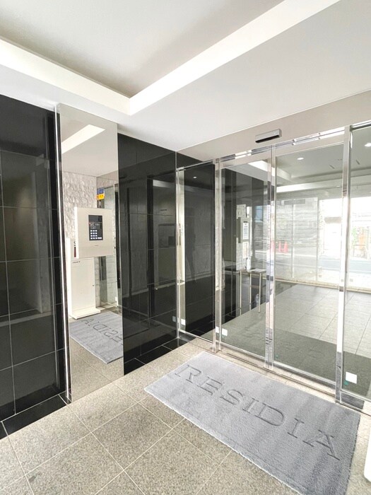 物件外観写真2　(エントランス部分)