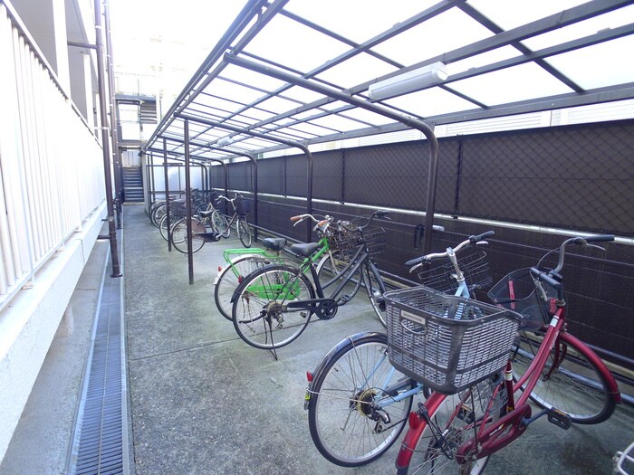 物件外観写真4　(駐輪場)