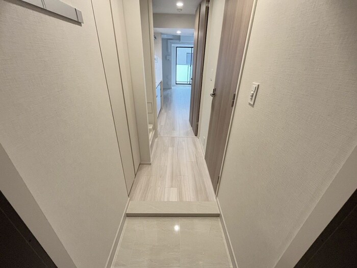 物件内観写真16　(玄関)