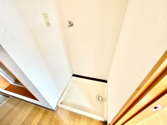 物件内観写真14　(洗濯機置場)