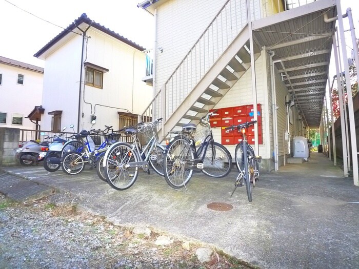 物件外観写真3　(駐輪場)