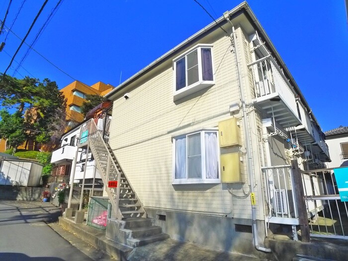 物件外観写真4　(エントランス部分)