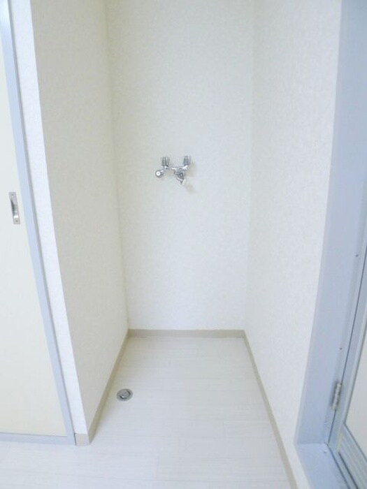 物件内観写真15　(洗濯機置場)