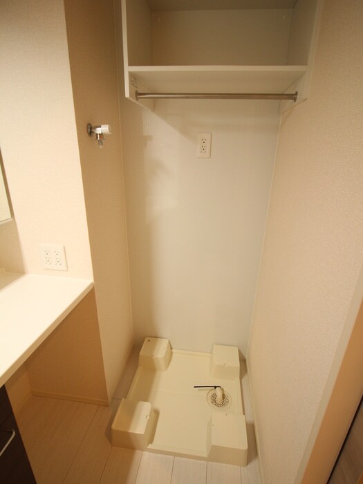 物件内観写真10　(洗濯機置場)