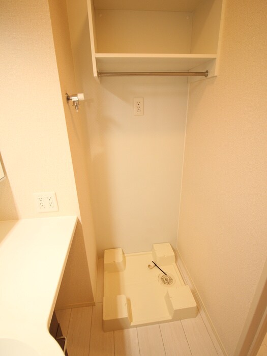 物件内観写真14　(洗濯機置場)