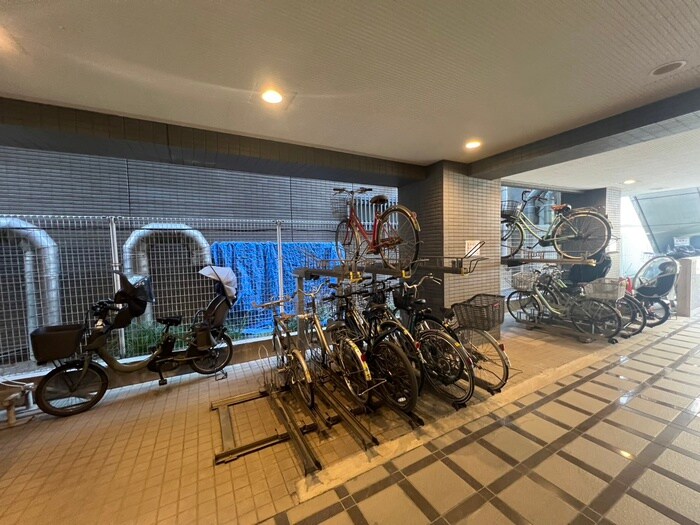 物件外観写真6　(駐輪場)