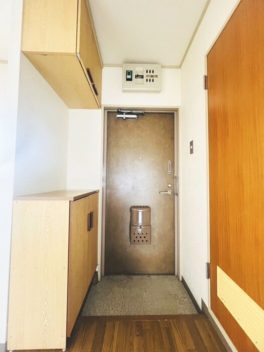 物件内観写真16　(玄関)