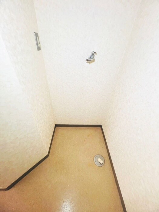 物件内観写真18　(洗濯機置場)