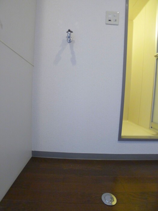 物件内観写真11　(洗濯機置場)