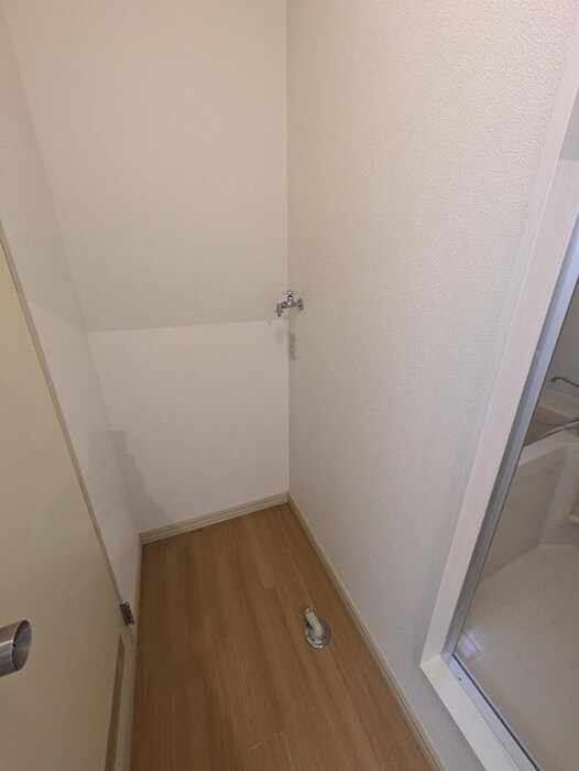 物件内観写真6　(洗濯機置場)