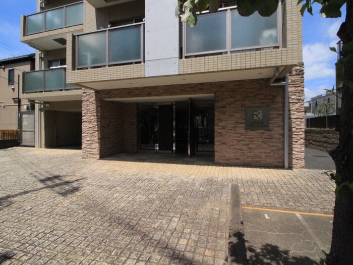 物件外観写真4　(エントランス部分)