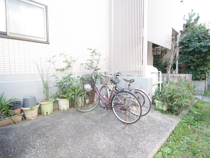 物件外観写真5　(駐輪場)