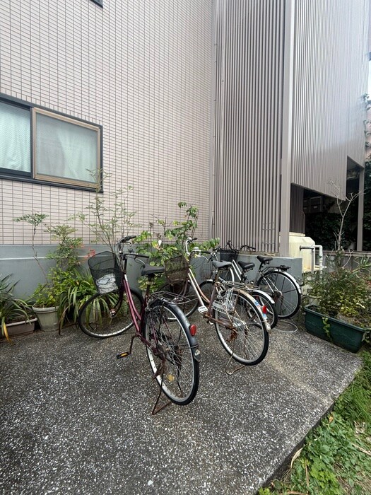 物件外観写真5　(駐輪場)