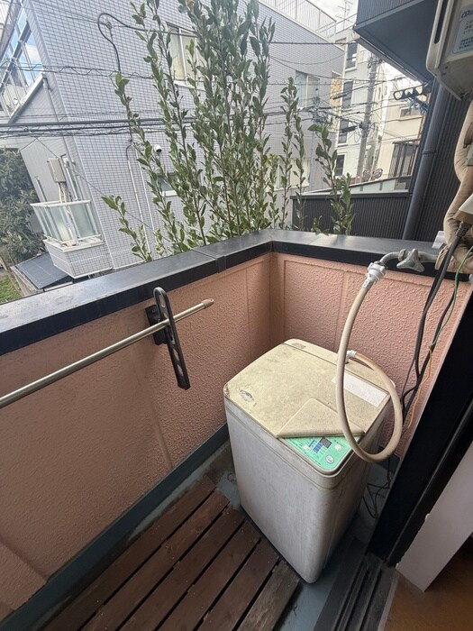 物件内観写真12　(洗濯機置場)