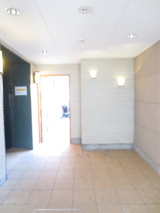 物件外観写真6　(エントランス部分)