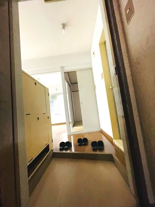 物件内観写真7　(玄関)