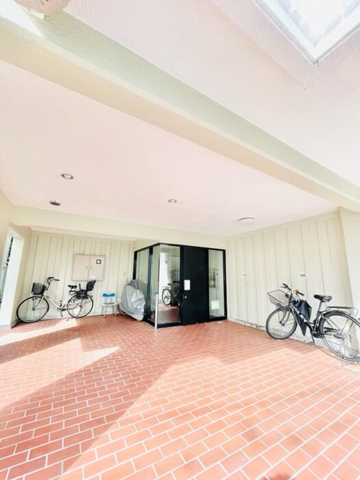 物件外観写真5　(駐車場)