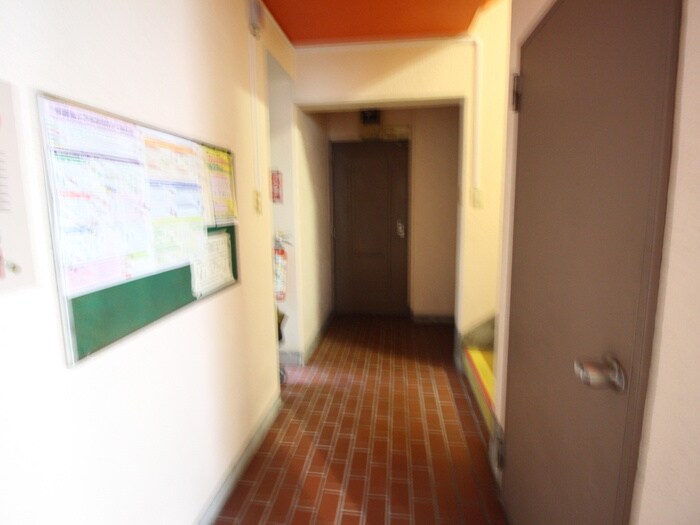 物件外観写真6　(エントランス部分)