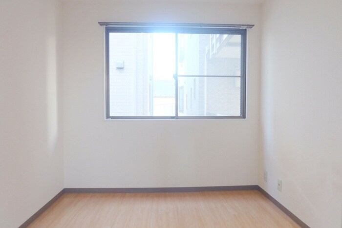 物件内観写真8　(室内からの展望)