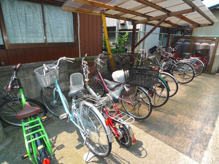 物件外観写真4　(駐輪場)