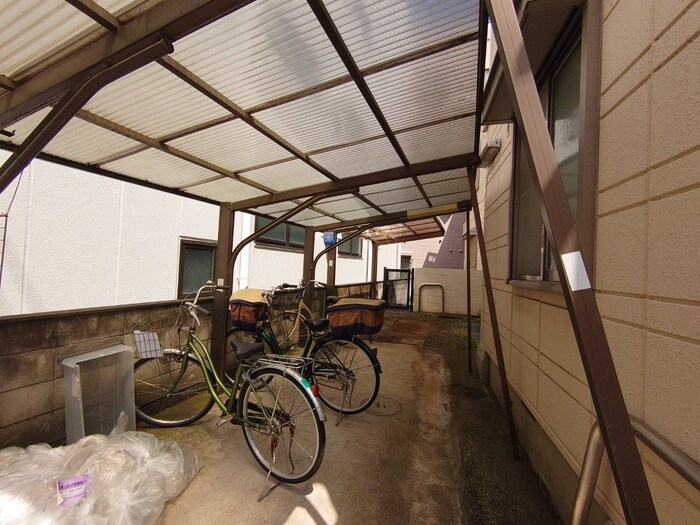 物件外観写真5　(駐輪場)