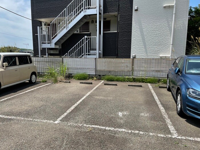 物件外観写真4　(駐車場)