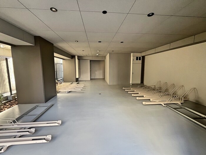 物件外観写真4　(駐輪場)