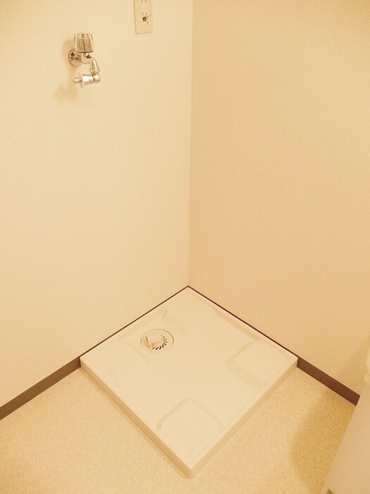 物件内観写真15　(洗濯機置場)