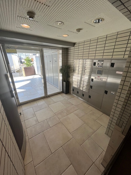 物件外観写真2　(エントランス部分)