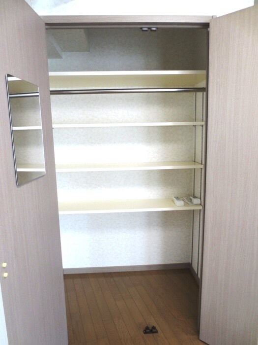 物件内観写真10　(収納)