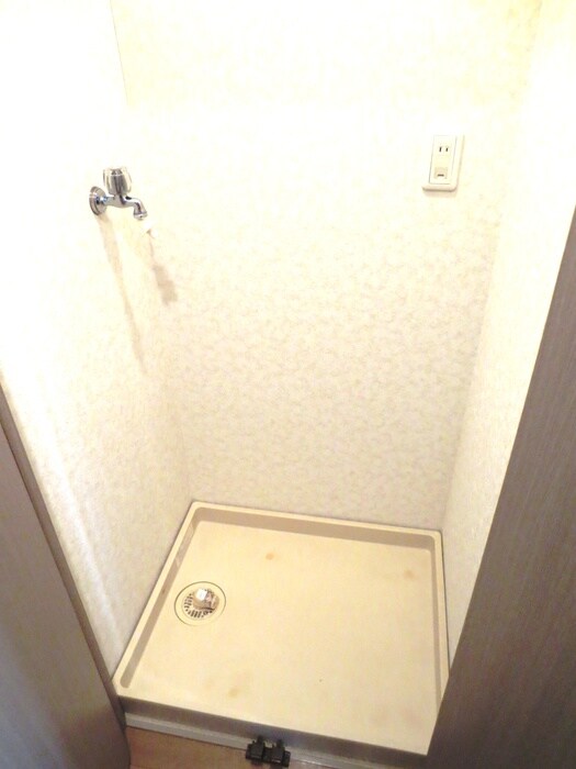 物件内観写真14　(洗濯機置場)