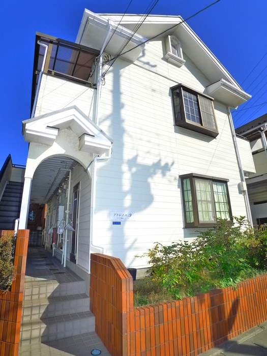 物件外観写真3　(エントランス部分)