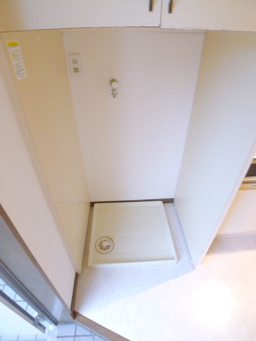 物件内観写真11　(洗濯機置場)