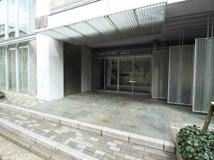 物件外観写真5　(エントランス部分)